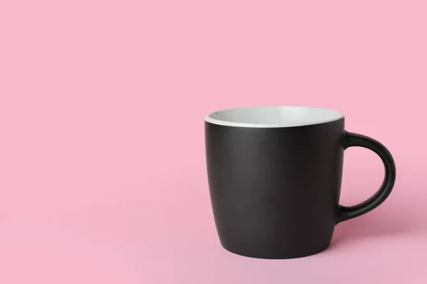 Black Ceramic Cup Pink Background — ストック写真