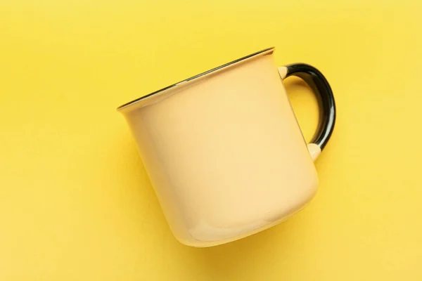 Nouvelle Tasse Céramique Sur Fond Jaune — Photo