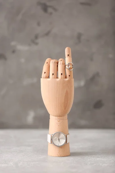 Wooden Hand Wristwatch Ring Grunge Background — Zdjęcie stockowe