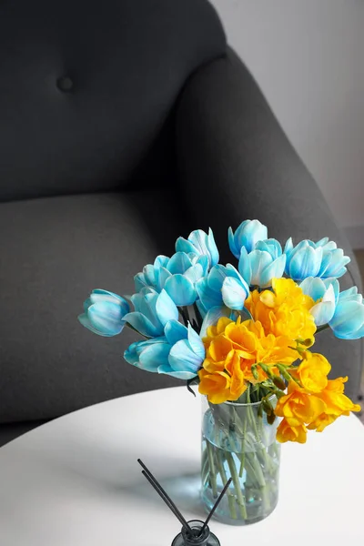 Vase Bouquet Beautiful Tulips Colors Ukrainian Flag Reed Diffuser Table — Stock fotografie
