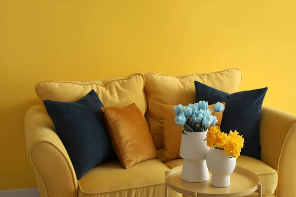 Vases Flowers Colors Ukrainian Flag Table Comfortable Sofa Yellow Wall — 스톡 사진