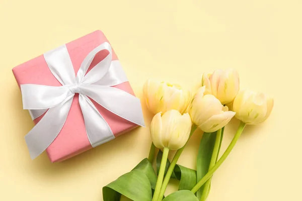 Beautiful Tulips Gift Box Beige Background — Stock fotografie