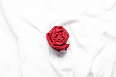 Japon bayrağı konsepti. Beyaz arkaplanda peçete