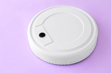 Leylak arkaplanda modern robot süpürgesi