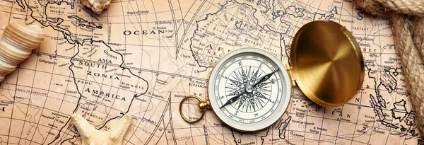 Vintage Kompass Med Snäckskal Världskartan Resebegrepp — Stockfoto