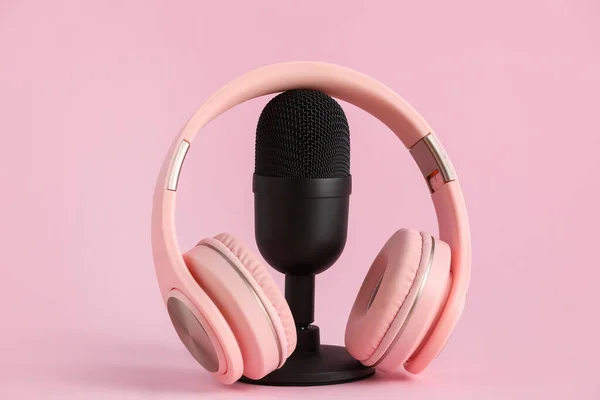 Modern Microphone Headphones Pink Background — Zdjęcie stockowe