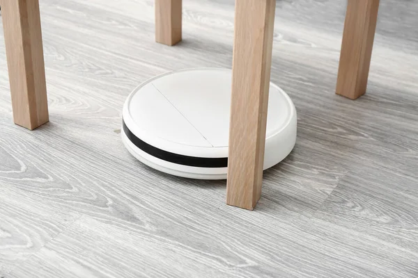 Modern Robot Vacuum Cleaner Wooden Floor Room — Stock Photo, Image