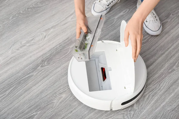 Woman Robot Vacuum Cleaner Home — Stockfoto