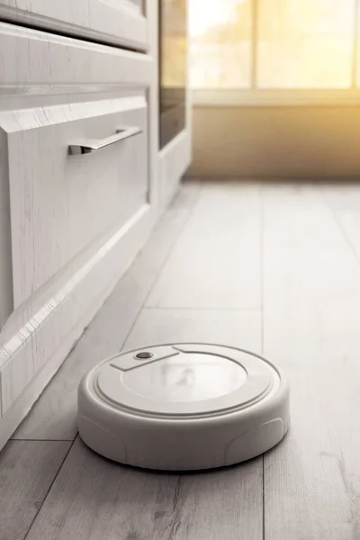 Modern Robot Vacuum Cleaner Counter Kitchen — Stock Photo, Image