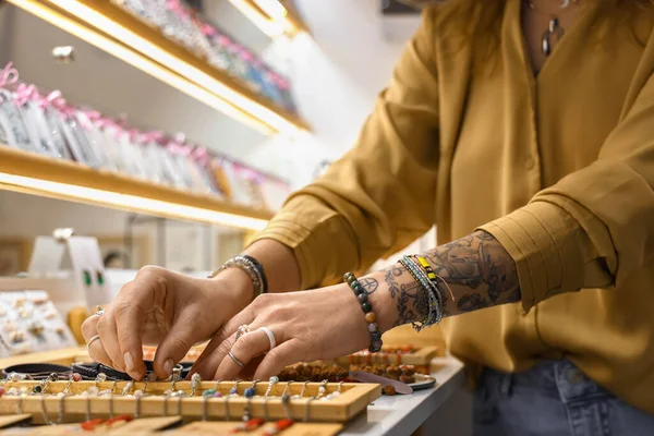 Female Business Owner Shop Handmade Bijouterie Closeup — Stock Photo, Image