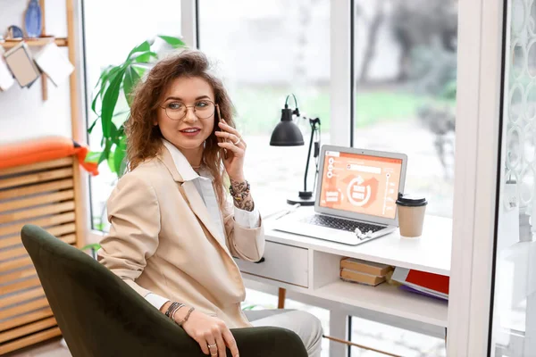 Female Business Owner Laptop Talking Phone Her Shop — ストック写真
