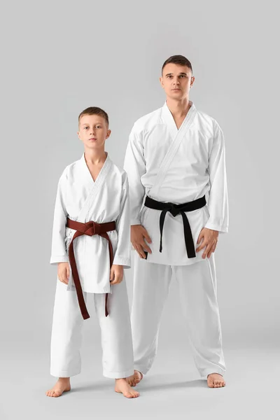 Niño Con Instructor Karate Sobre Fondo Claro —  Fotos de Stock