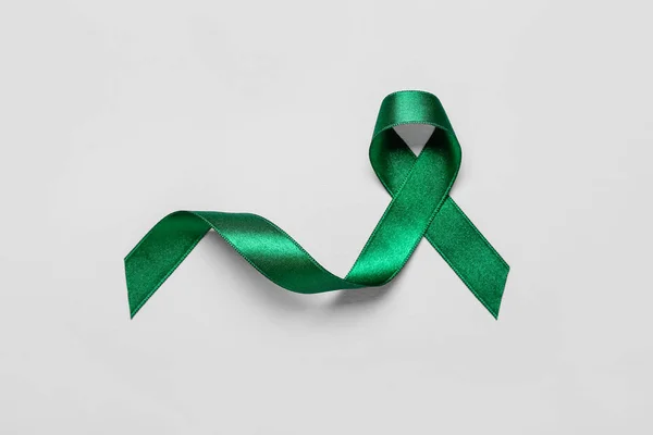 Green Ribbon Light Background Liver Cancer Concept — Stock Photo, Image