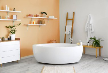 Modern şık banyonun içi.