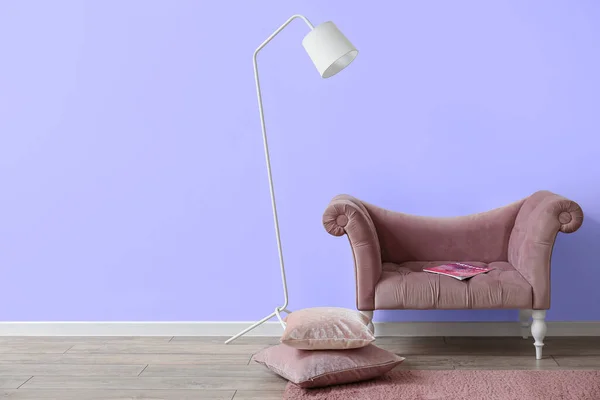 Sofa Lamp Cushions Lilac Wall — Stock Photo, Image