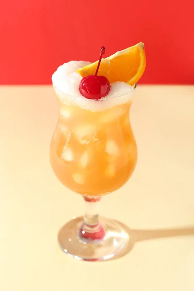 Glass Delicious Whiskey Sour Cocktail Decorated Cherry Slice Orange Color — 스톡 사진