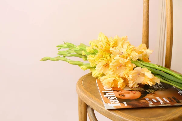 Bouquet Beautiful Gladiolus Flowers Magazine Chair Room Closeup — Stock Photo, Image
