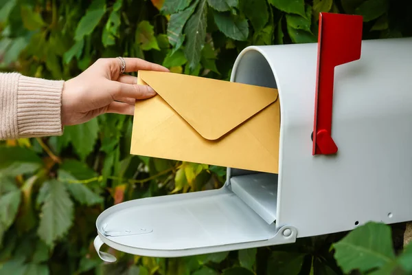 Woman Getting Letter Mailbox Outdoors Closeup — ストック写真