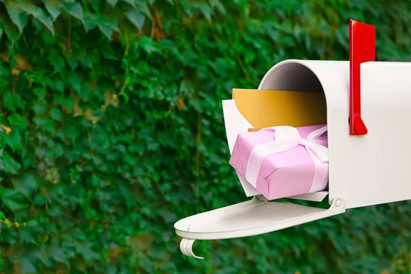 Mailbox Gift Letters Outdoors —  Fotos de Stock