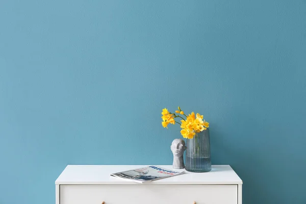 Vase Yellow Flowers Decor Magazine Table Blue Wall — ストック写真