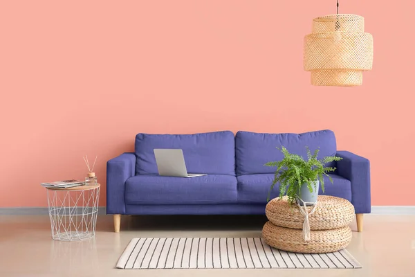 Comfortable Sofa Stylish Chandelier Pink Wall — Stockfoto