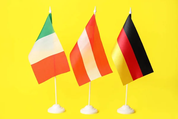 Italiens Österrikes Och Tysklands Flagg Gul Bakgrund — Stockfoto