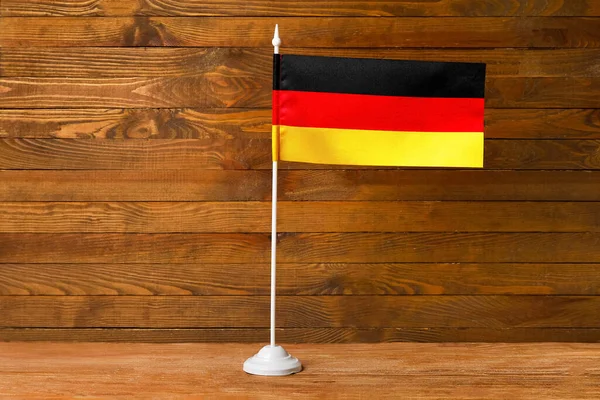 Nationell Flagga Tyskland Bordet Mot Trä Bakgrund — Stockfoto