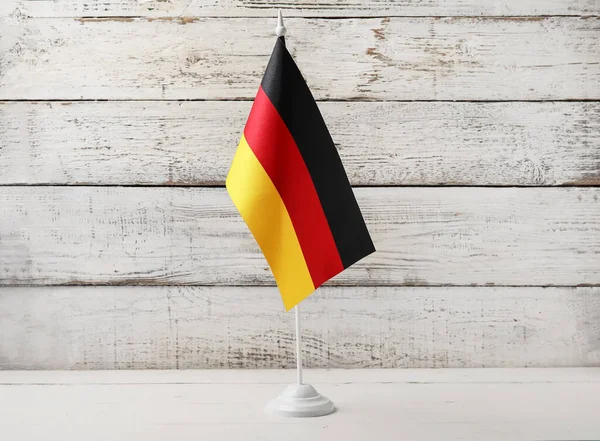 Almanya bayrağı açık ahşap zemin üzerinde