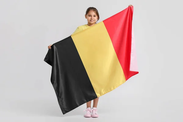 Meisje Met Vlag Van België Lichte Achtergrond — Stockfoto