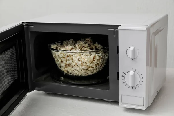 Bowl Popcorn Opened Microwave Oven — Stockfoto