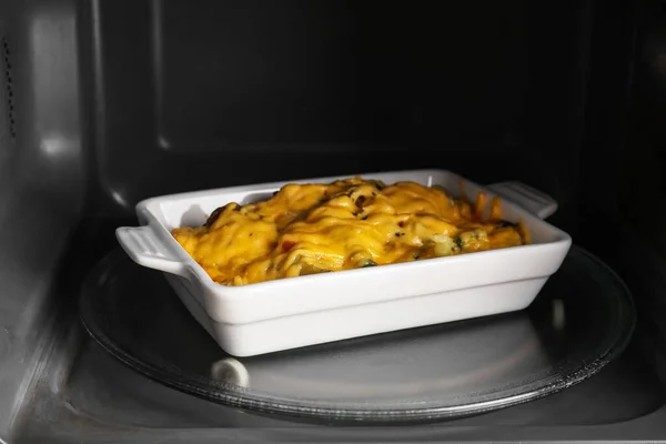 Baking Dish Delicious Food Microwave Oven Closeup —  Fotos de Stock