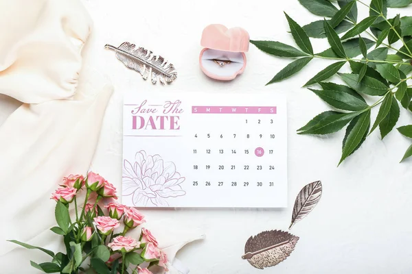 Wedding Calendar Marked Date Box Engagement Ring Beautiful Flowers Light — Fotografia de Stock