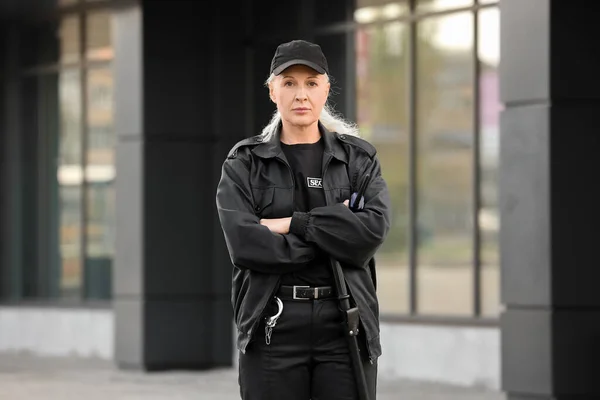Female Security Guard Outdoors — Stock Photo, Image