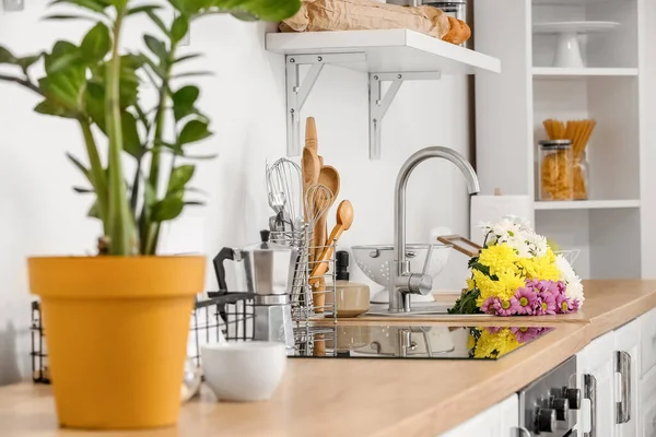 Bouquet Beautiful Flowers Sink — Stock Photo, Image