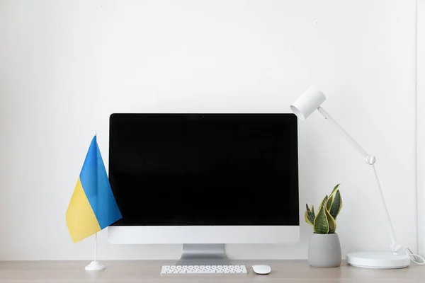 Modern Workplace Computer Flag Ukraine Houseplant Lamp Light Wall — Stock Photo, Image