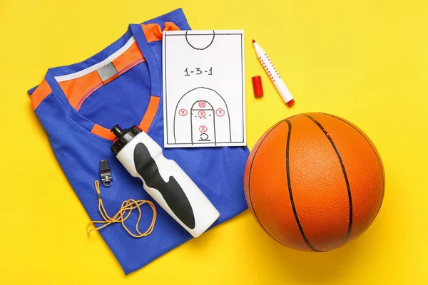 Paper Drawn Scheme Basketball Game Uniform Bottle Water Yellow Background — Stok Foto