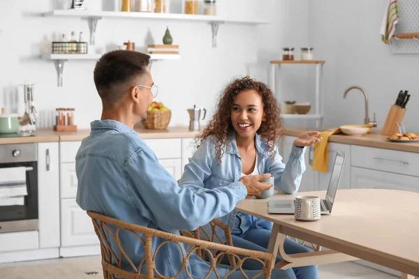 Happy Young Couple Using Modern Laptop Kitchen — Stock Photo, Image