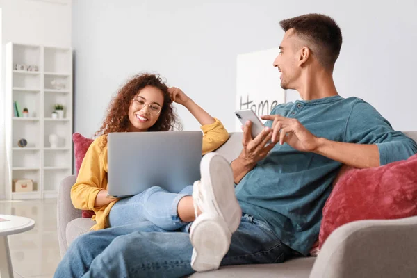 Young Woman Laptop Her Husband Using Mobile Phone Sofa Home — Stockfoto