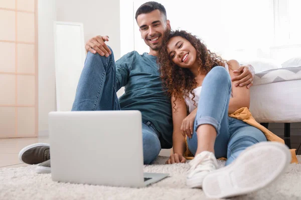 Young Couple Using Modern Laptop Bedroom — Stock fotografie