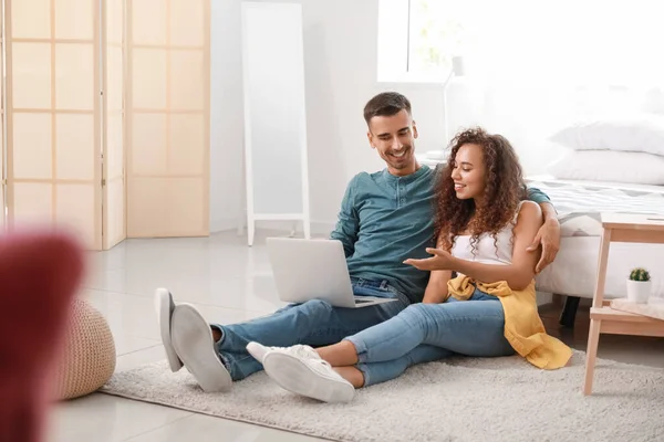 Young Couple Using Modern Laptop Bedroom — Stock fotografie