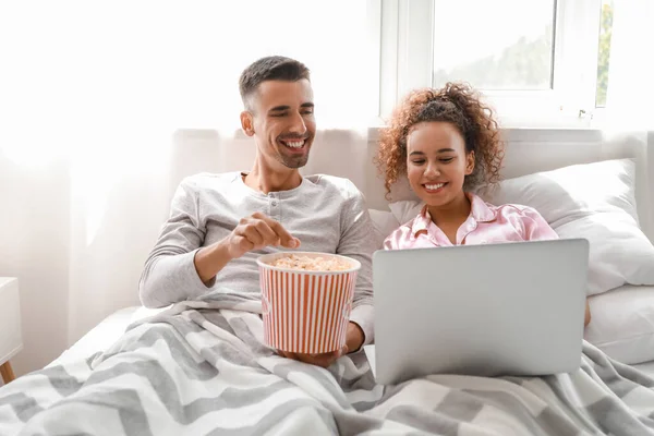 Young Couple Popcorn Watching Movie Laptop Bed — Foto de Stock