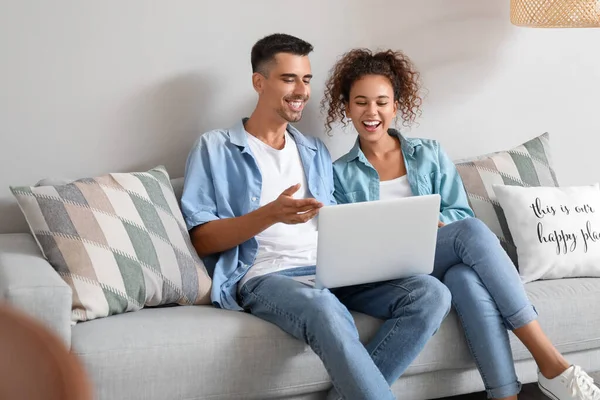 Young Couple Laptop Video Chatting Sofa Home —  Fotos de Stock