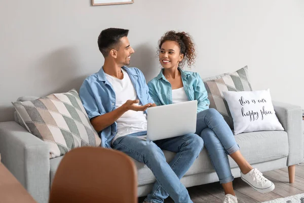Young Couple Laptop Video Chatting Sofa Home — Stock Fotó