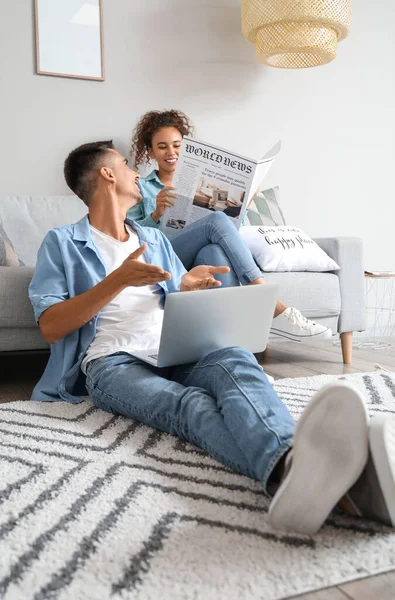 Young Man Laptop Talking His Wife Home —  Fotos de Stock