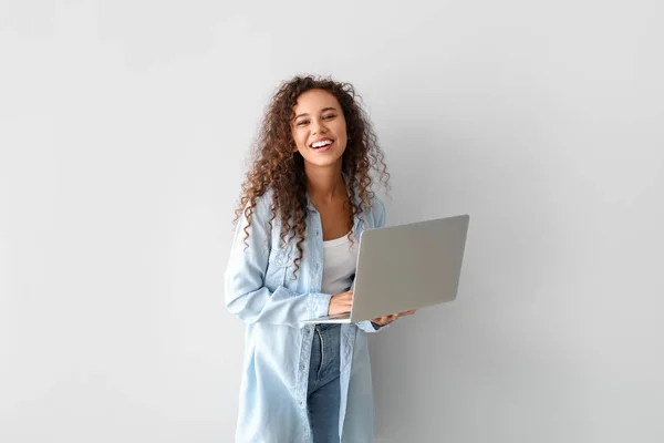 Happy Young African American Woman Using Laptop Light Background — 스톡 사진