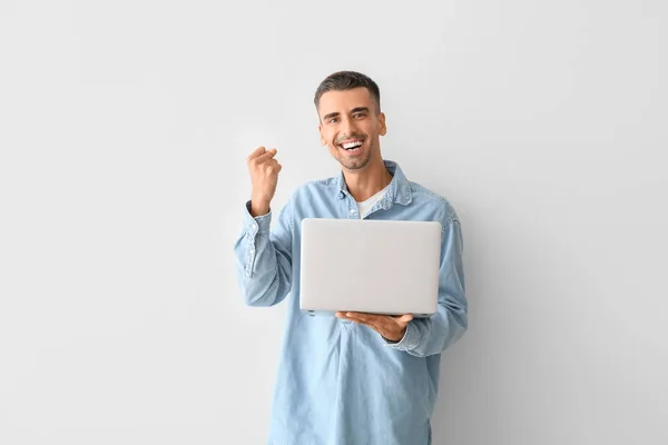 Happy Young Man Using Laptop Light Background — Stock Photo, Image