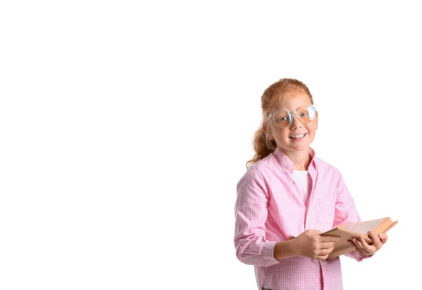 Kleines Rothaariges Mädchen Brille Mit Buch Auf Weißem Hintergrund — Stockfoto