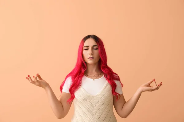 Beautiful Woman Bright Pink Hair Meditating Beige Background — Stock Photo, Image