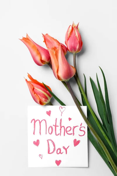 Картка Текстом Mother День Красиві Тюльпани Білому Тлі — стокове фото