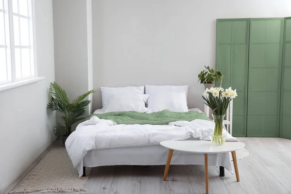 Interior Modern Bedroom Green Folding Screen — стоковое фото